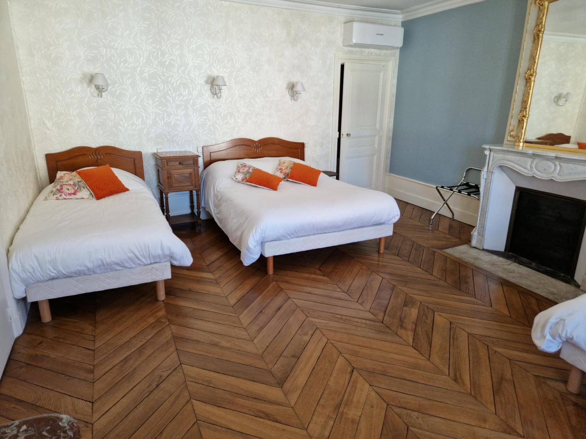 Hotel De La Ferte Шаньї Екстер'єр фото